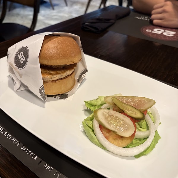 25 Degrees Burger Bar — photo 3