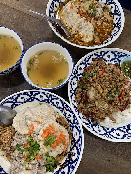 เล็กใหญ่ก๋วยเตี๋ยวต้มยำโบราณสาขาเกษตร — photo 3