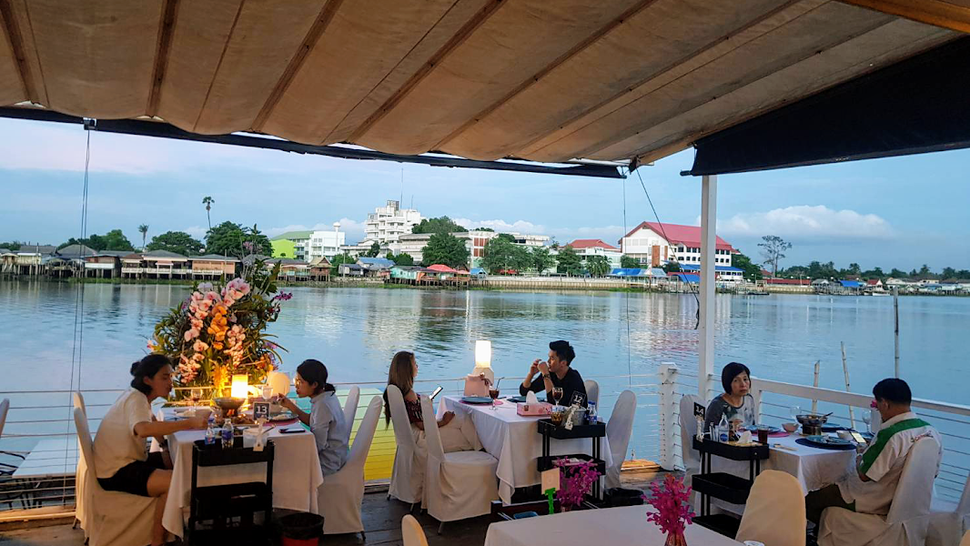 Mae Nam Restaurant — photo 4