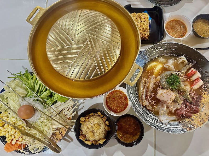 Taweechok Mookata Bantadthong — photo 4