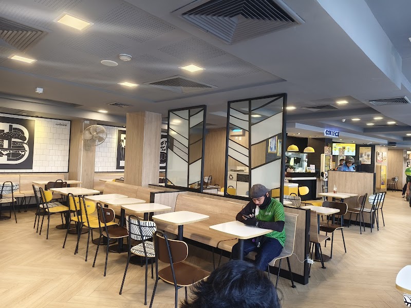 McDonald's Ratchadamnoen — photo 2